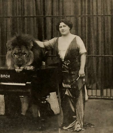 Ema Destinnová with a lion. Source: Postcard